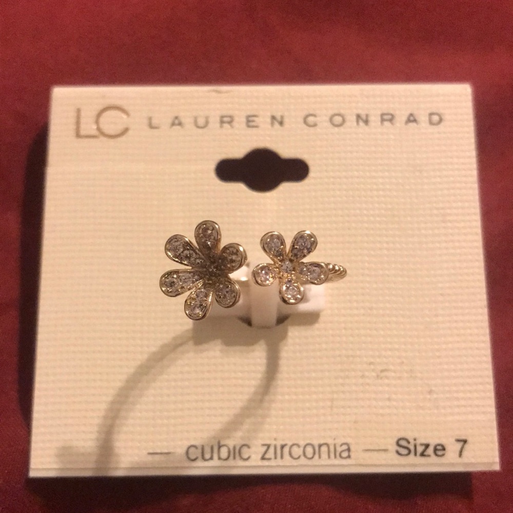 NWT LC Lauren Conrad Daisy Ring